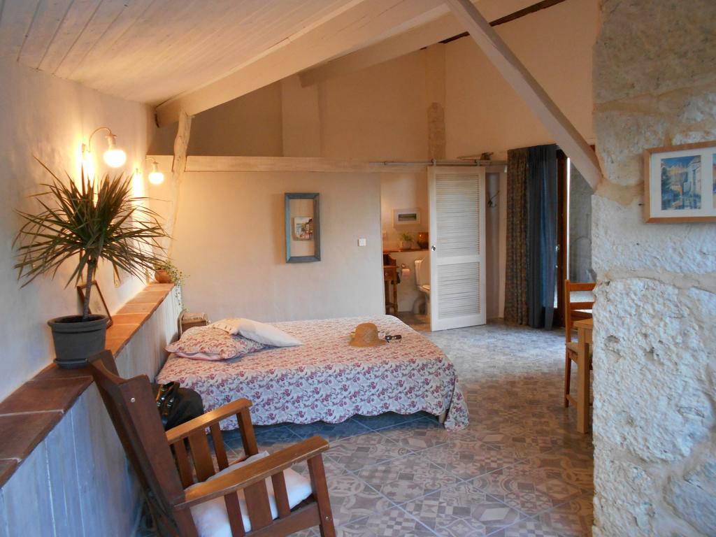 Bastida De Beata Bed and Breakfast Noailles  Δωμάτιο φωτογραφία